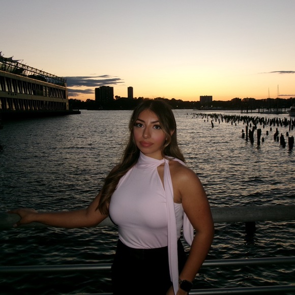 Poshmark profile picture for @srcornejo